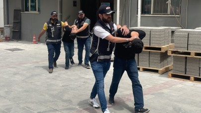 İzmir'deki silahlı saldırının failleri ambulansla kaçarken Kocaeli'de yakalandı