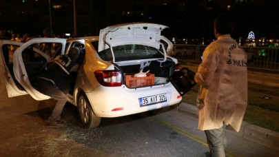 İzmir'de otomobile uzun namlulu silahla saldırı: Metin Arslan öldü,  Mehmet Ali Oğuz yaralandı