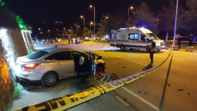 Karabük'te feci kaza: Salih Portakal ve Behiye Portakal öldü. Karabük Valisi'nin oğlu Ali Emre Gürel ve Bedirhan Erdoğan yaralı