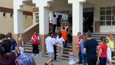 Küçükçekmece Kızılay'dan Yükseköğretim Kurumları Sınavı'na giren öğrencilere destek