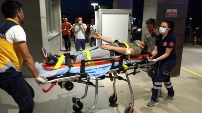 Manisa'da kavga edenleri ayırmaya çalışan polis Şerif Ahmet Can'a kamyonet çarptı