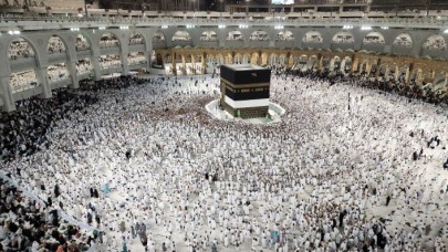 Mekke'ye ulaşan hacı adayları,  ibadetlerini sürdürüyor