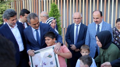 Milli Eğitim Bakanı Özer,  'Buradan ilk defa açıklıyorum' diyerek duyurdu: 81 ilde okullara bakın ne yapılacak?