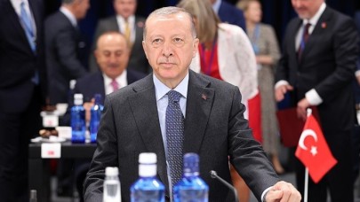 NATO zirvesinde yoğun diplomasi trafiği yöneten Cumhurbaşkanı Erdoğan yurda döndü