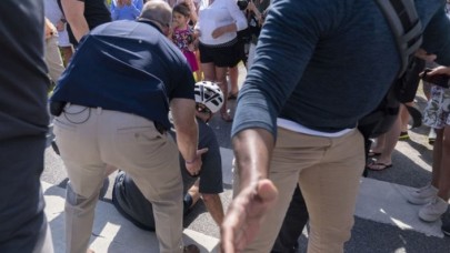 Sen misin 80 yaşında bisiklete binen! Biden tepe taklak oldu
