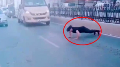 Sığınmacıların Tiktok aşkı: Akan trafiği durdurup şaklabanlık yaptı!