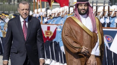 Suudi basını,  Selman’ın Erdoğan’la görüşmesini dikkat çeken fotoğrafla yayınladı! Türkiye'den tepkiler gecikmedi!