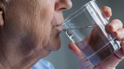 Suyu böyle içerseniz kanser olabilirsiniz!