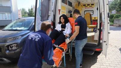 Ttrafik kazası geçiren üniversite adayı sınava ambulansla götürüldü