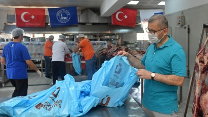 Belediye 10 bin ihtiyaç sahibi aileye kurban eti dağıttı