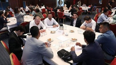 AK Gençlik'ten ilk kez oy kullanacaklara yönelik çalıştay