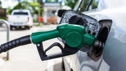 Araç sahiplerini sevindiren haber: Benzine indirim geliyor