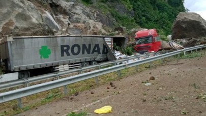 Artvin'de heyelan: ölü ve yaralılar var