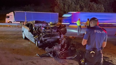 Bursa'da korkunç kaza: Selçuk Türkmen ve oğlu Mustafa Türkmen öldü. Eşi Özlem Meryem Türkmen ve oğlu Emirhan Türkmen yaralandı