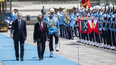 Cumhurbaşkanı Erdoğan,  Somali Cumhurbaşkanı Mahmud'u resmi törenle karşıladı