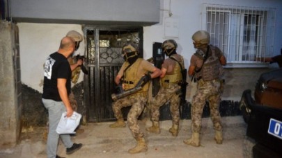 DEAŞ'a şafak operasyonu! Evlerin kapıları koç başıyla kırılarak girildi