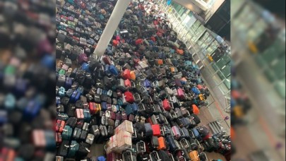 Dünyanın güçlü ülkesinden rezalet görüntüler... Heathrow Havaalanı'nda kaos!