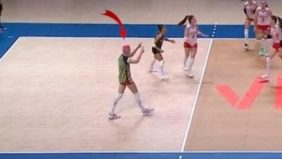 Ebrar Karakurt'un milli maça ay-yıldızlı formayla çıkmaması gündem oldu: İşte giydiği tişört ile verdiği mesaj