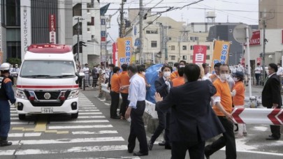 Eski Japonya Başbakanı Abe Şinzo silahlı saldırıda hayatını kaybetti