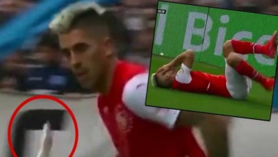 Futbolcu Leandro Fernandez’in yüzüne tribünden bakın ne atıldı: Bir bu kalmıştı