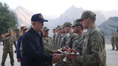 Hulusi Akar,  Şehitler Tepesi Kartalları'yla: Flaş açıklamalar