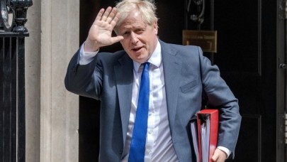 İngiltere'de inanılmaz şeyler oluyor: Boris Johnson pes etti!