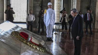 İtalya Başbakanı Draghi Ankara'da: İlk yaptığı iş Anıtkabir'i ziyaret etmek oldu. Erdoğan,  resmi törenle karşıladı