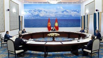 Kırgızistan Cumhurbaşkanı Caparov,  Türk dünyasının istihbarat başkanlarını kabul etti