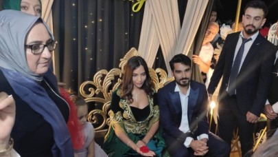 Manchester City'in yıldızı model sevgilisiyle Balıkesir'de kır düğünü yaparak evlendi