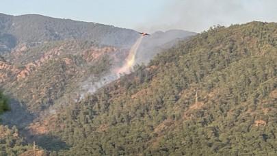 Marmaris'te otogarın arkasındaki ormanda yangın çıktı,  THK uçakları devreye girince kontrol altına alındı