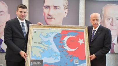 MHP Lideri Bahçeli'nin poz verdiği harita Yunan'dan sonra bir ülkeyi daha rahatsız etti