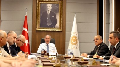 Milli Savunma Bakanı Akar'dan "dörtlü toplantı" ve "terörle mücadele" açıklaması