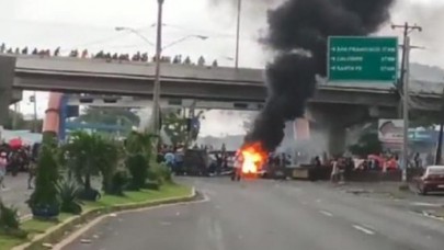 Panama'da akaryakıt fiyatlarını protesto eden yüzlerce kişi ülkeyi yangın yerine çevirdi