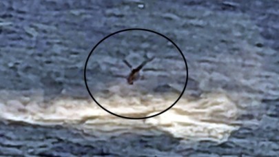 Yangına müdahale eden helikopter düştü