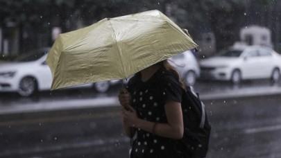 Yazın ortası geldi,  yağmur bitmedi! Meteorolojiden 17 il için sağanak uyarısı: Çok yağacak