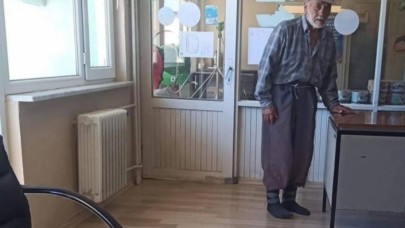 Yürekleri sızlattı! Yerler kirlenmesin diye ayakkabılarını çıkarması herkesi duygulandırdı