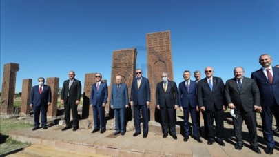 Cumhurbaşkanı Erdoğan Ahlat'ta: Selçuklu Mezarlığı'nı ziyaret etti