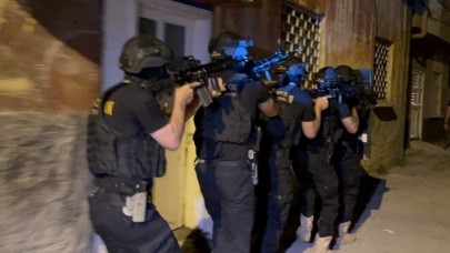 Adana'da şafak vakti operasyon: Kıskıvrak yakalandılar