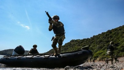 Amfibi Hücum Timleri,  karada ve suda düşmana korku salıyor