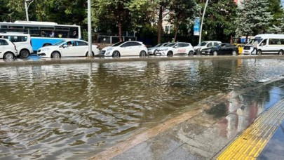 Ankara'da fırtına ve sağanak can aldı: Acı haberi Vali Şahin açıkladı