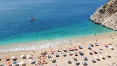 Antalya'da serinlemek için denize girmek isteyenlere kötü haber