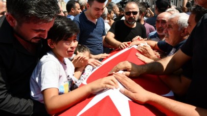 Bu acıya yürek mi dayanır? Gaziantep'te sağlıkçılar Tuba Uzdilli,  Adbullah Kütük ve Halil Özden ile gazeteci Umut Yakup Tanrıöver'in cenaze töreninde gözyaşları sel oldu