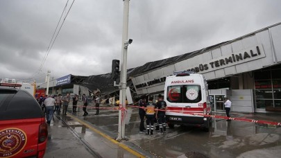 Bursa'yı sağanak vurdu: Yollar göle döndü,  otobüs terminali çöktü