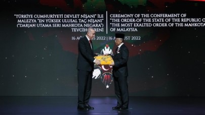 Cumhurbaşkanı Erdoğan,  Malezya Kralı'na Devlet Nişanı verdi