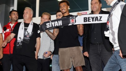 Dele Alli İstanbul'da: Beşiktaşlı taraftarlara üçlü çektirdi