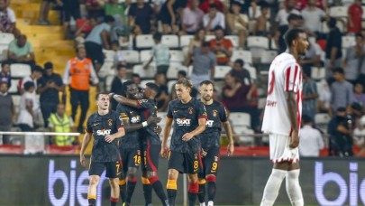 Direkten dönen top,  kaçan penaltı,  90'da gol: Antalyaspor-Galatasaray maçı nefes kesti