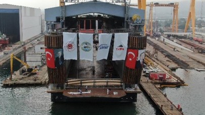 Dünyada kendi sınıfında tek olan denizaltı havuzu Yalova'da suya indirildi