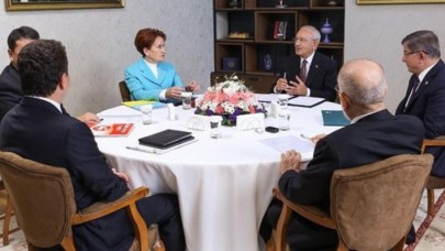 Karamollaoğlu'nun ev sahipliğinde bir araya gelen 6'lı masanın görüşmesinde duvardaki fotoğraf dikkat çekti