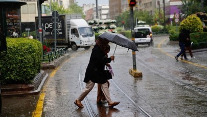 Meteoroloji şehirlerin isimlerini tek tek sayarak uyardı: Gök gürültülü sağanak yağış bekleniyor