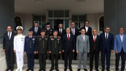 Milli Savunma Bakanı Akar,  Konya'nın Akşehir ilçesinde incelemelerde bulundu